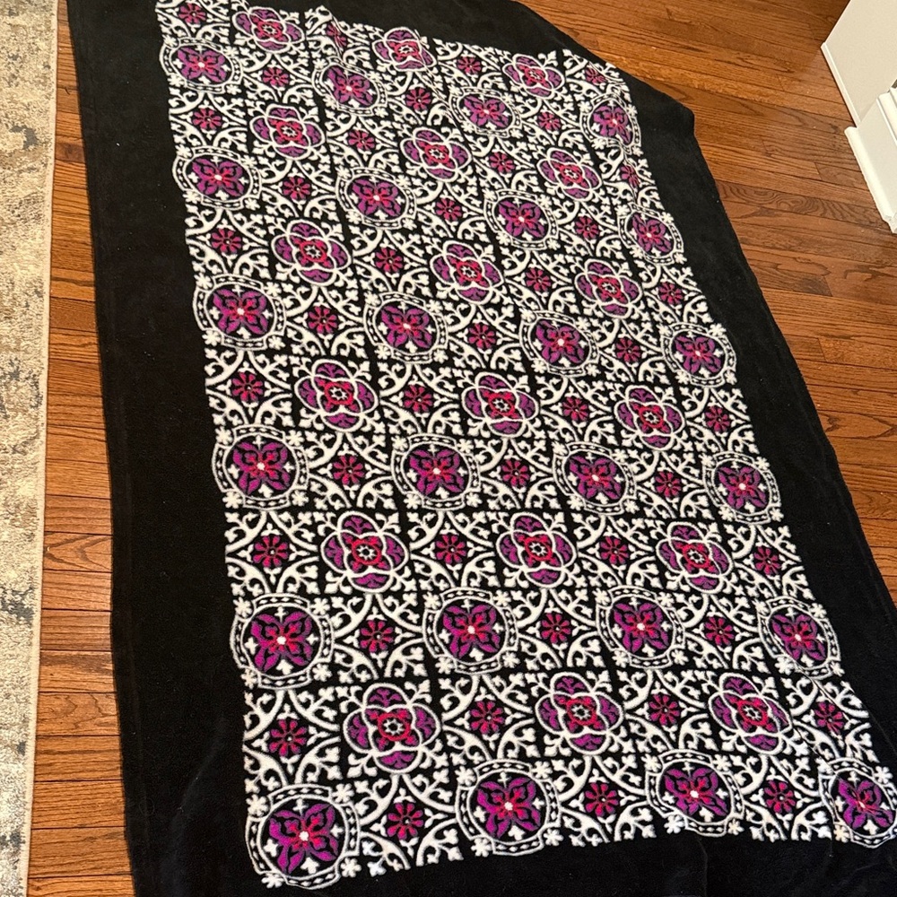 Vera Bradley Black and Pink Patterned Throw Blanket